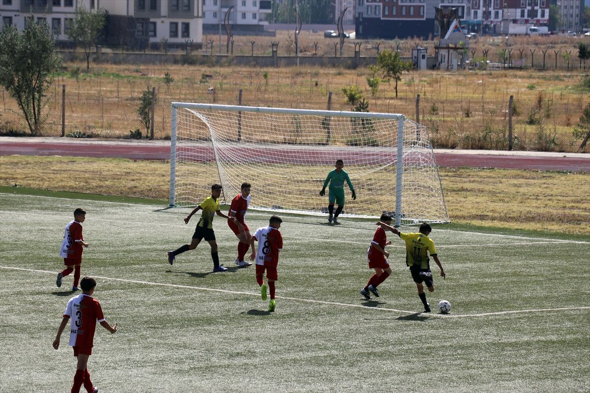 Ağrı'da düzenlenen UYAFA Ağrı Dağı Cup Futbol Turnuvası başladı