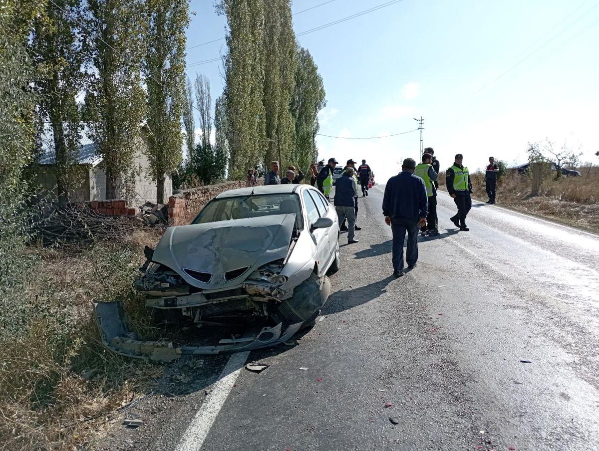 Tokat'ta Otomobil Kazası: 4 Kişi Yaralandı