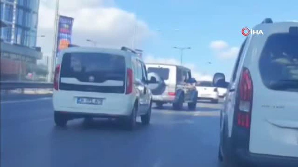 Başakşehir'de tehlikeli şerit değiştiren 2 sürücü yakalandı
