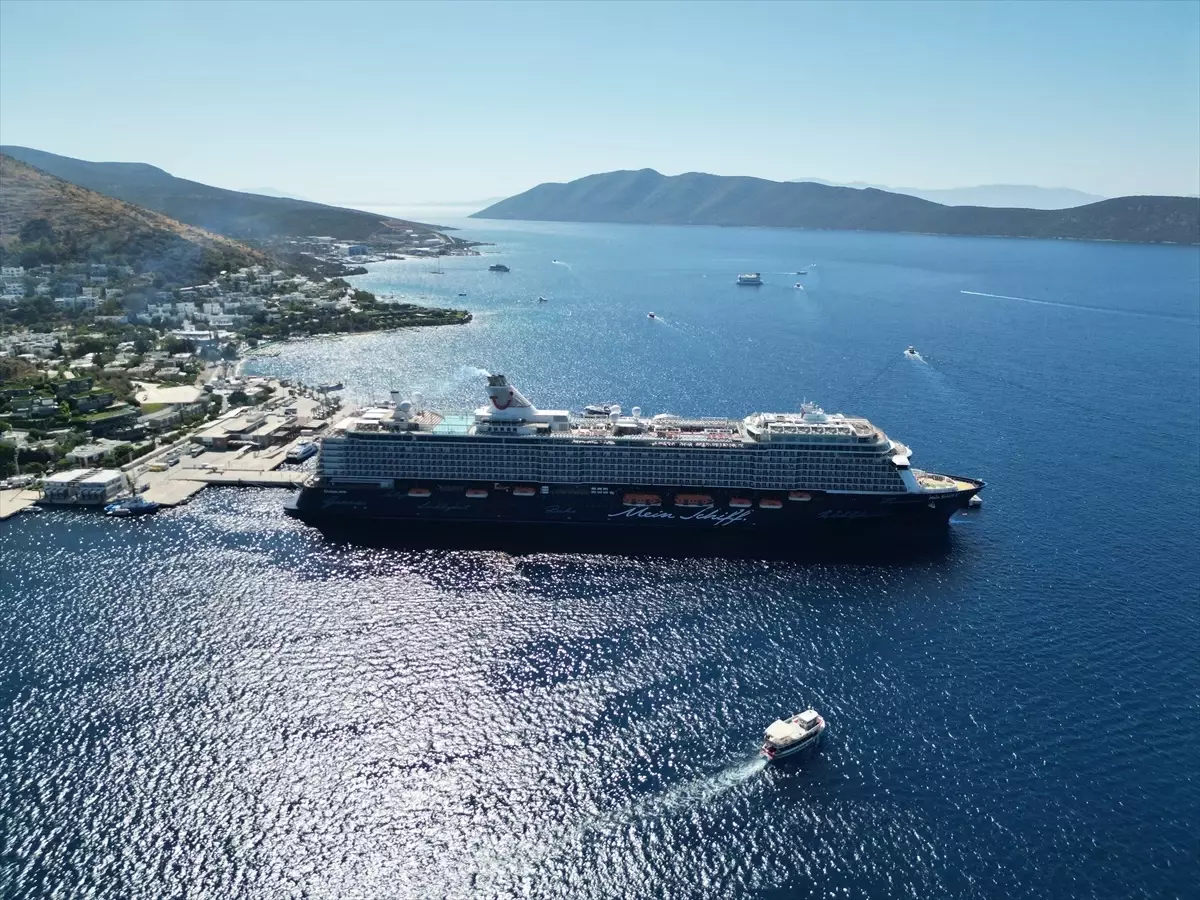 Malta bayraklı kruvaziyer Mein Schiff 5 Bodrum'u ziyaret etti