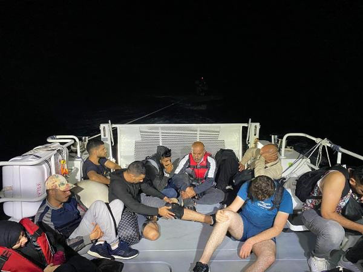 Bodrum'da Yunanistan unsurları tarafından geri itilen ve motor arızası yaşayan kaçak göçmenler kurtarıldı