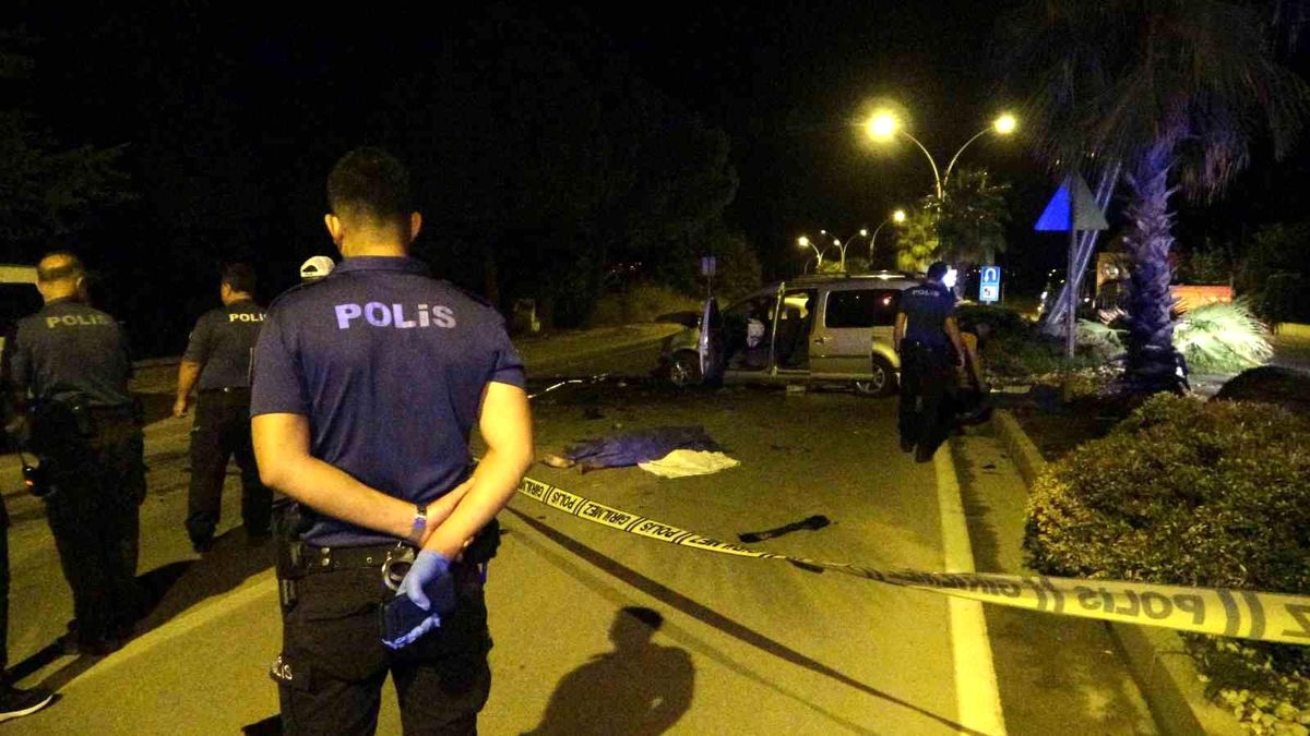 Denizli'de Hafif Ticari Araç Kazası: 2 Kişi Hayatını Kaybetti