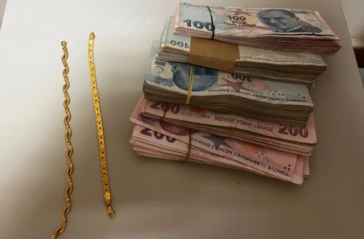 İskenderun'da iş yerinden hırsızlık yapan 2 şüpheli yakalandı