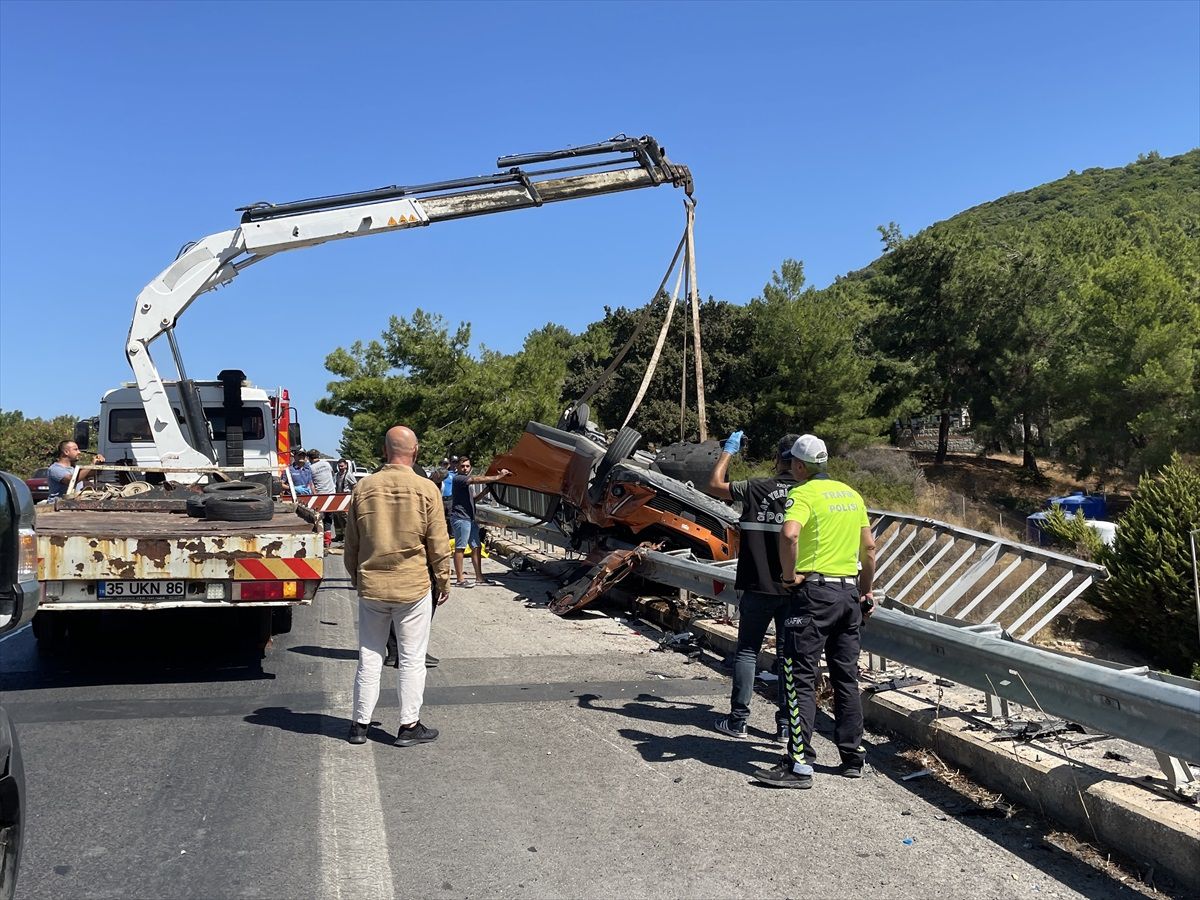 İzmir-Çeşme Otoyolu'nda Otomobil Takla Attı: Sürücü Hayatını Kaybetti