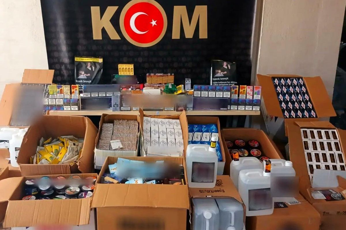 İzmir'de 12 Kaçakçılık Operasyonunda Çok Sayıda Kaçak Ürün Ele Geçirildi