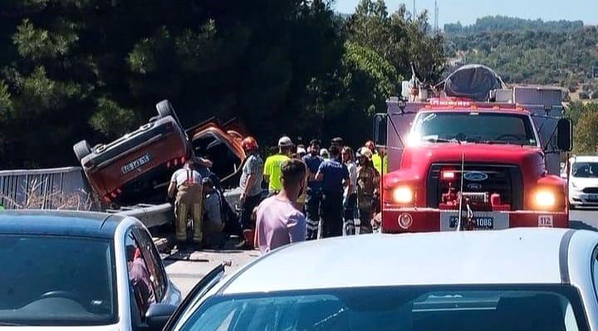 İzmir Urla'da Trafik Kazası: 1 Ölü, 2 Yaralı
