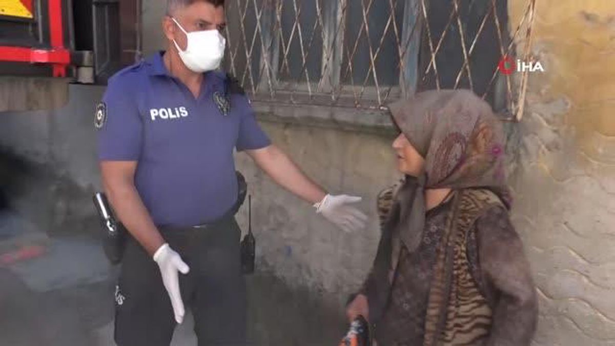 Kamyon kamyon çöp çıktı...Evini temizlettirmek istemeyen kadın ekiplere beddualar yağdırdı