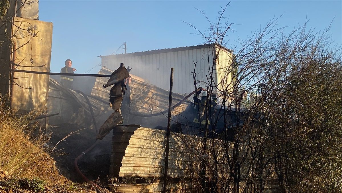 Gebze'deki Geri Dönüşüm Tesisi Yangınında Maddi Hasar Oluştu