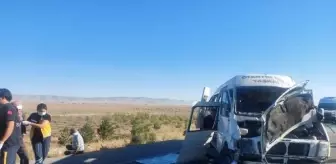 Karaman'da minibüs kazası: 1 ölü, 11 yaralı