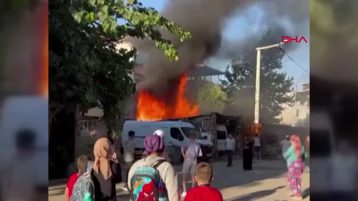 Bursa'da Mahalle Sakinlerinin Garajında Yangın Çıktı