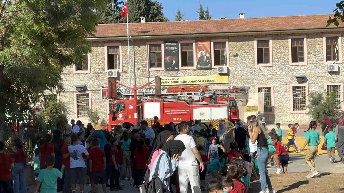 Mersin'de İlkokulda Yangın Çıktı