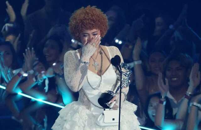 MTV Video Müzik Ödülleri sahiplerini buldu! Taylor Swift 2 ödül aldı MTV Video Müzik Ödülleri sahiplerini buldu! Taylor Swift 2 ödül aldı