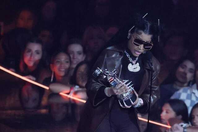 MTV Video Müzik Ödülleri sahiplerini buldu! Taylor Swift 2 ödül aldı MTV Video Müzik Ödülleri sahiplerini buldu! Taylor Swift 2 ödül aldı