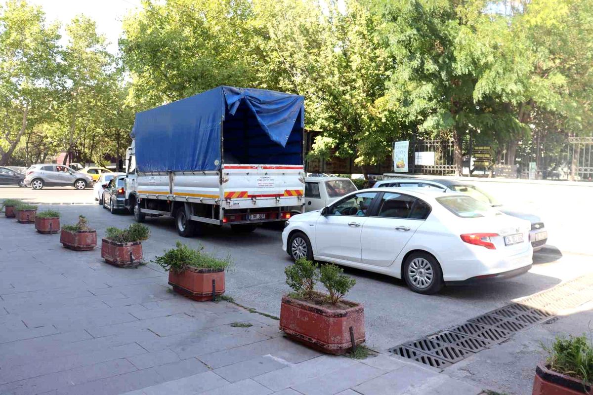 Eskişehir'de Okulların Açılmasıyla Trafik Sorunu İkiye Katlandı