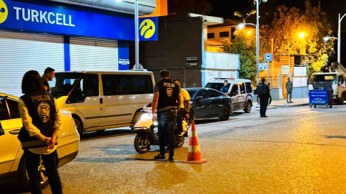 Birecik İlçe Emniyet Müdürlüğü Gece Yarısı Asayiş Uygulaması Yaptı