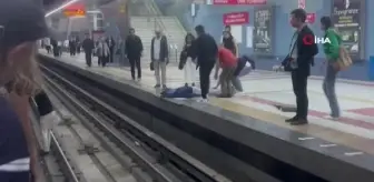 Raylara düşen kadın vatandaşların yardımıyla kurtarıldı