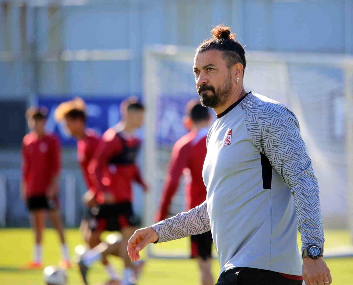 EY Sivasspor Teknik Direktörü Servet Çetin: 'Ankaragücü ile zor bir maç oynayacağız'
