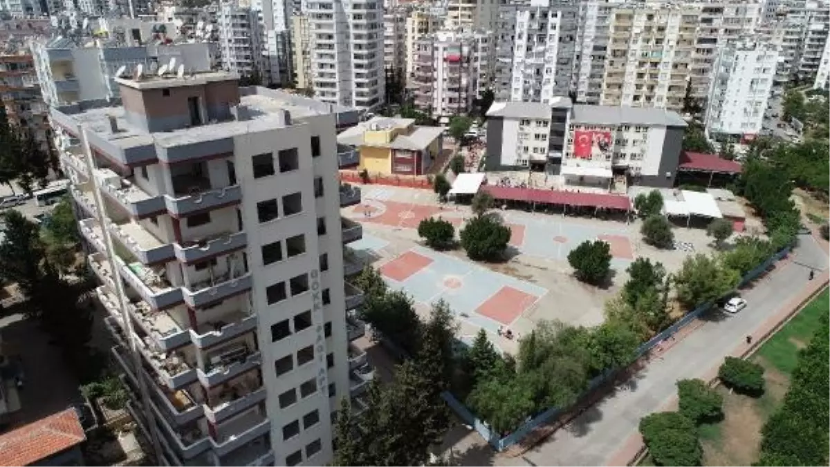 Adana'da Hasarlı Binalar Okul Çevresinde Tedirginlik Yaratıyor
