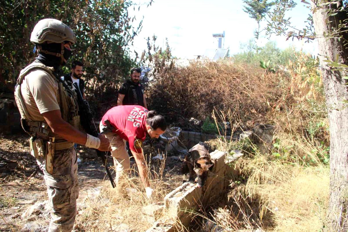 Antalya'da Uyuşturucu Operasyonu: Evlerde Uyuşturucu ve Para Ele Geçirildi