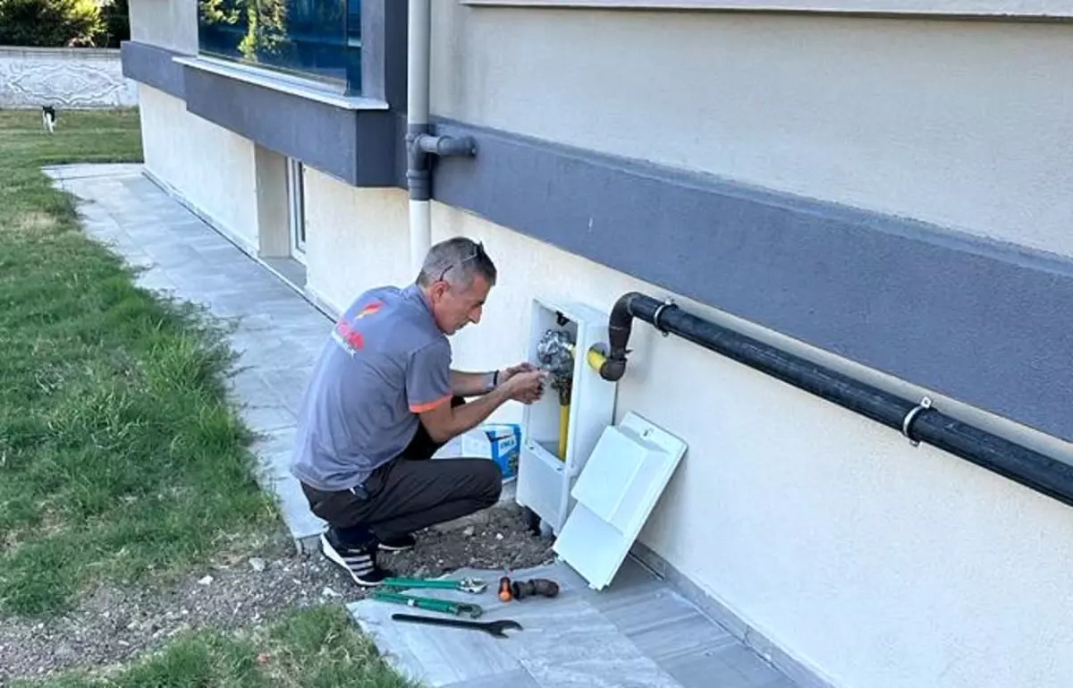 Ayvalık'ta İlk Apartmana Doğal Gaz Montajı Yapıldı
