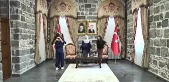 Diyarbakır'da terör örgütü mensubu annesiyle buluştu
