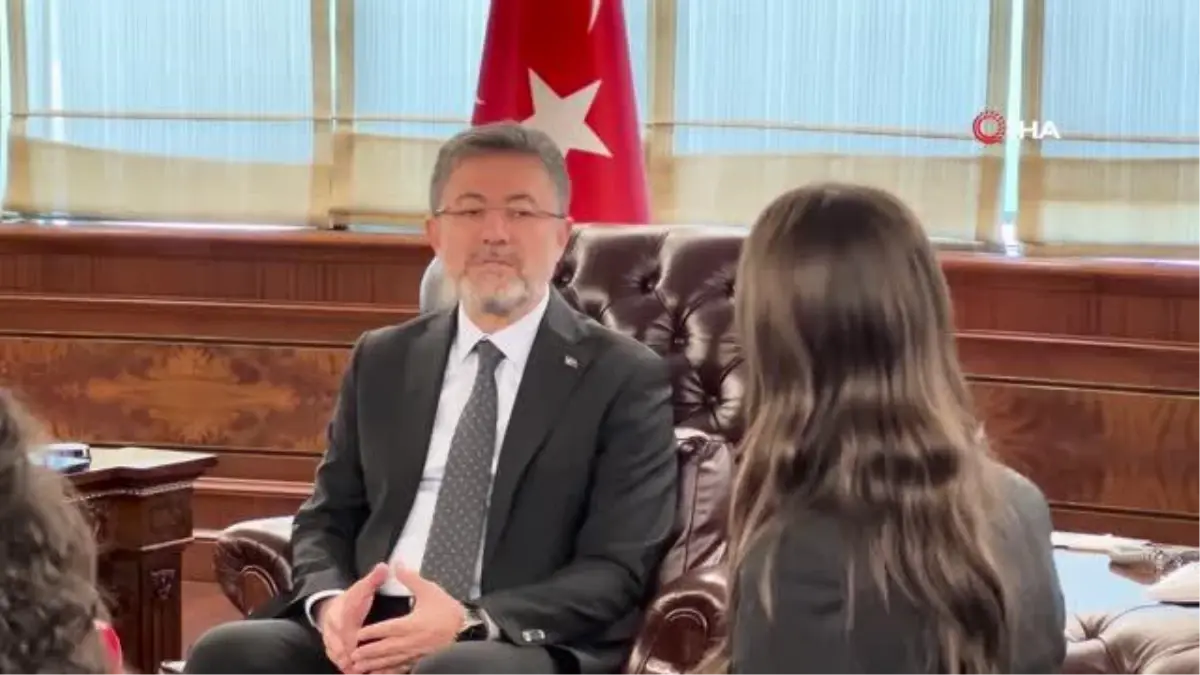 Bakan Yumaklı, İsveç'te su ödülü alan Ayşe Pelin Dedeler ile bir araya geldi