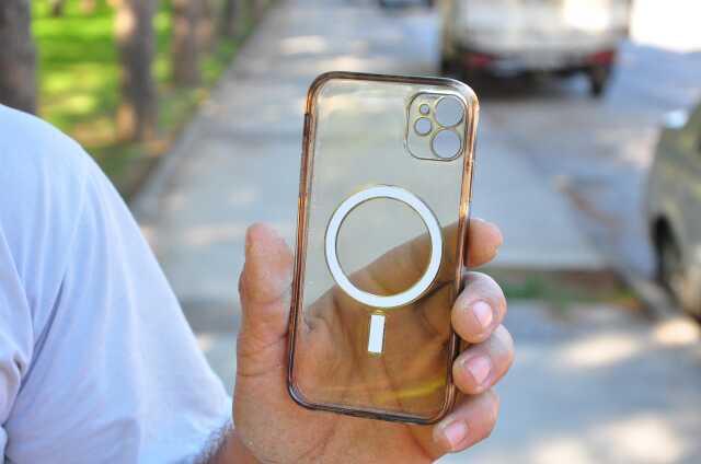 Cep telefonu sipariş etti, kılıfı geldi