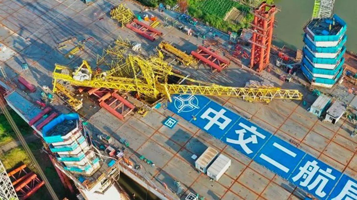 Çin'de köprü inşaatında vinç işçilerin üzerine devrildi: 6 ölü, 5 yaralı