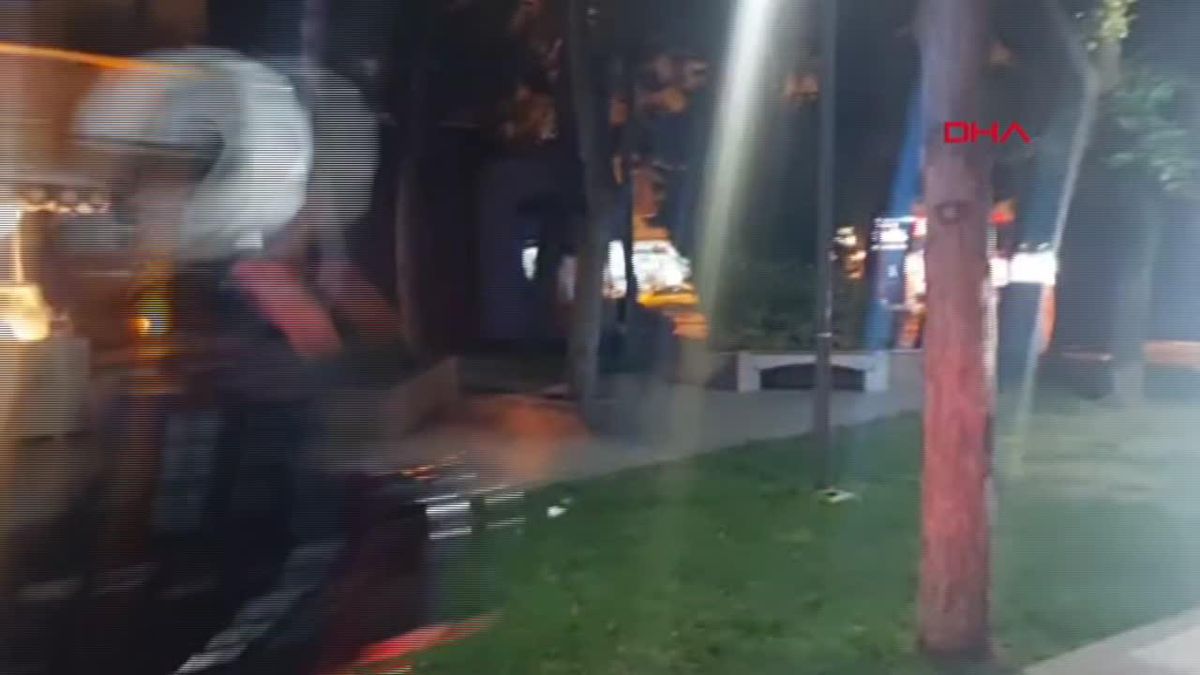 Diyabet hastası genç kıza polislerden sürpriz doğum günü