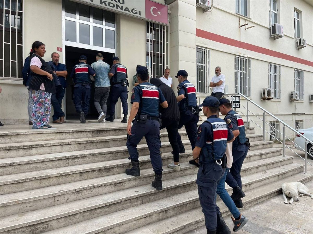 Edirne'de 602 düzensiz göçmen yakalandı, 19 şüpheli tutuklandı