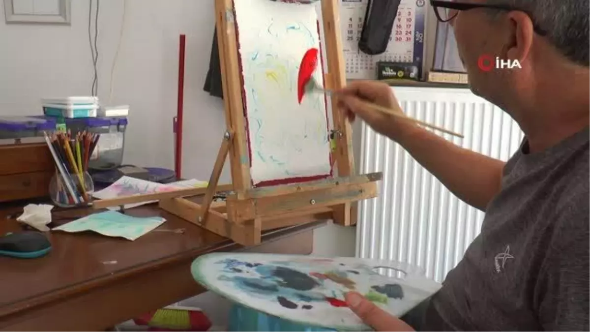 Felç Geçiren Emekli Öğretmen Resimlerini Hayır Kurumlarına Hediye Ediyor