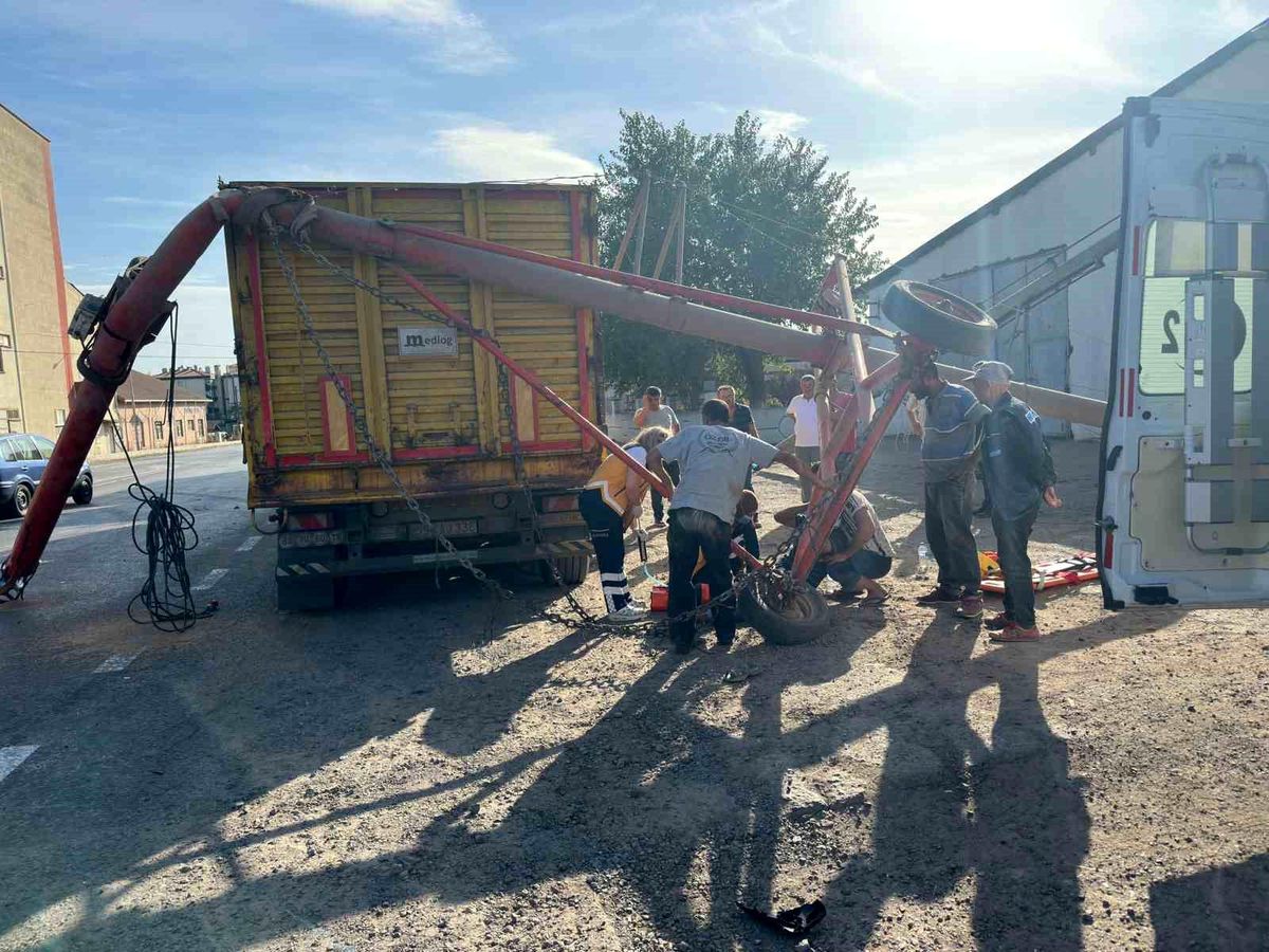 Tekirdağ'da Kamyonun Çarptığı İşçi Yaralandı