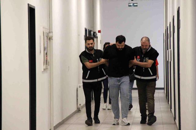 Kocaeli'de cinayet şüphelisi 3 yıl sonra yakalandı, yaşadığı evden cephanelik çıktı