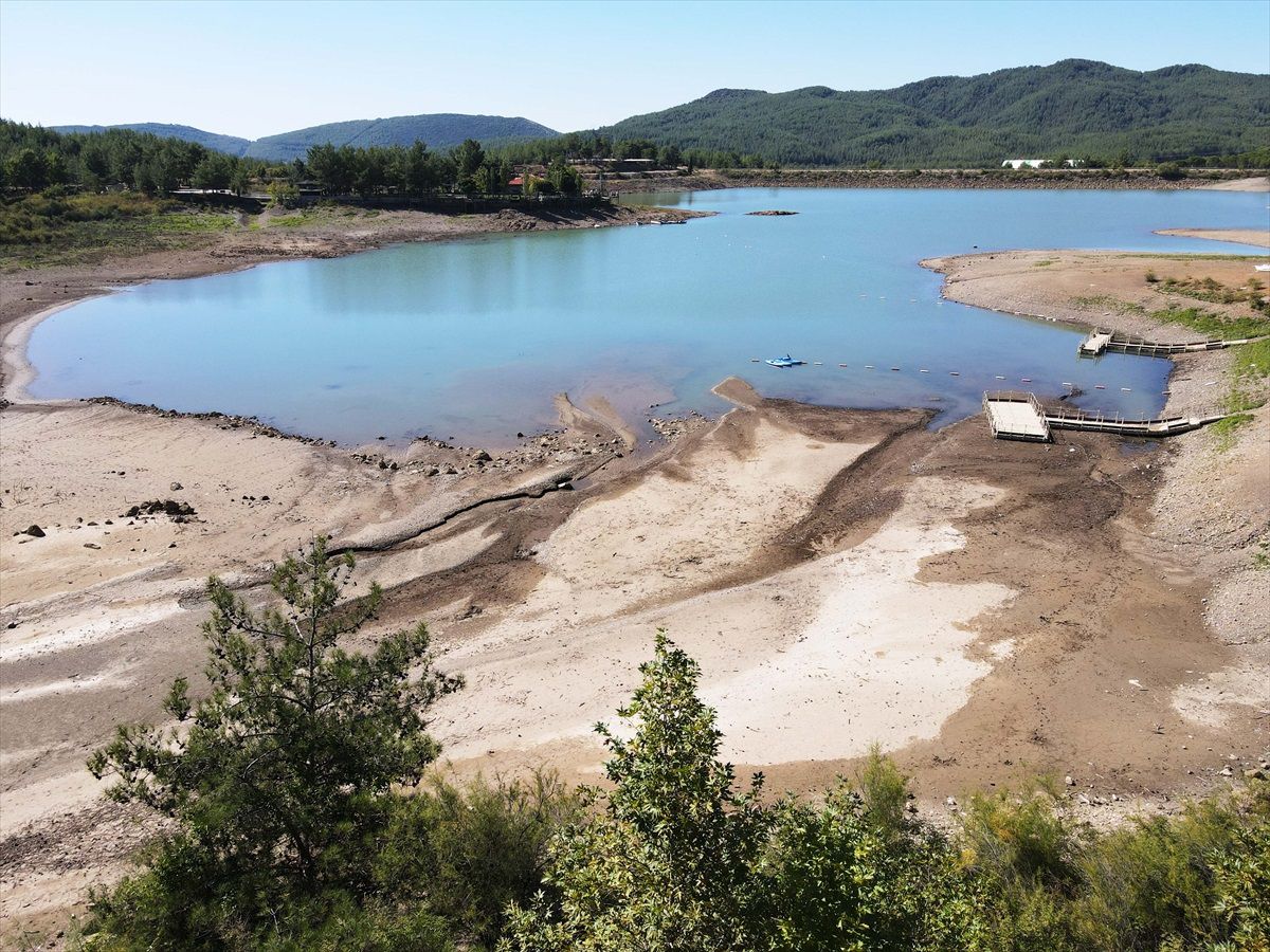 Muğla'da Ula Göleti'nde Sular Çekildi