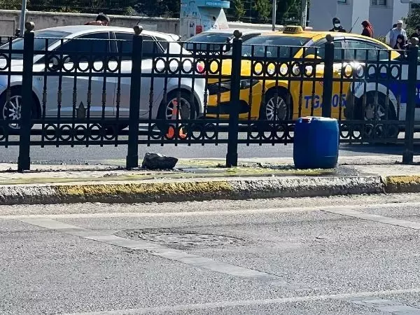 Pendik'te kimyasal alarmı! Yol trafiğe kapatıldı Pendik'te kimyasal alarmı! Yol trafiğe kapatıldı