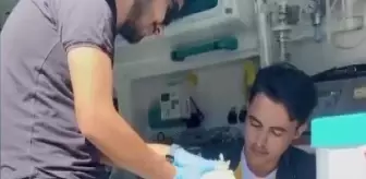 Sağlık ekiplerinin yaralı tavuğa ambulansta müdahalesi kamerada