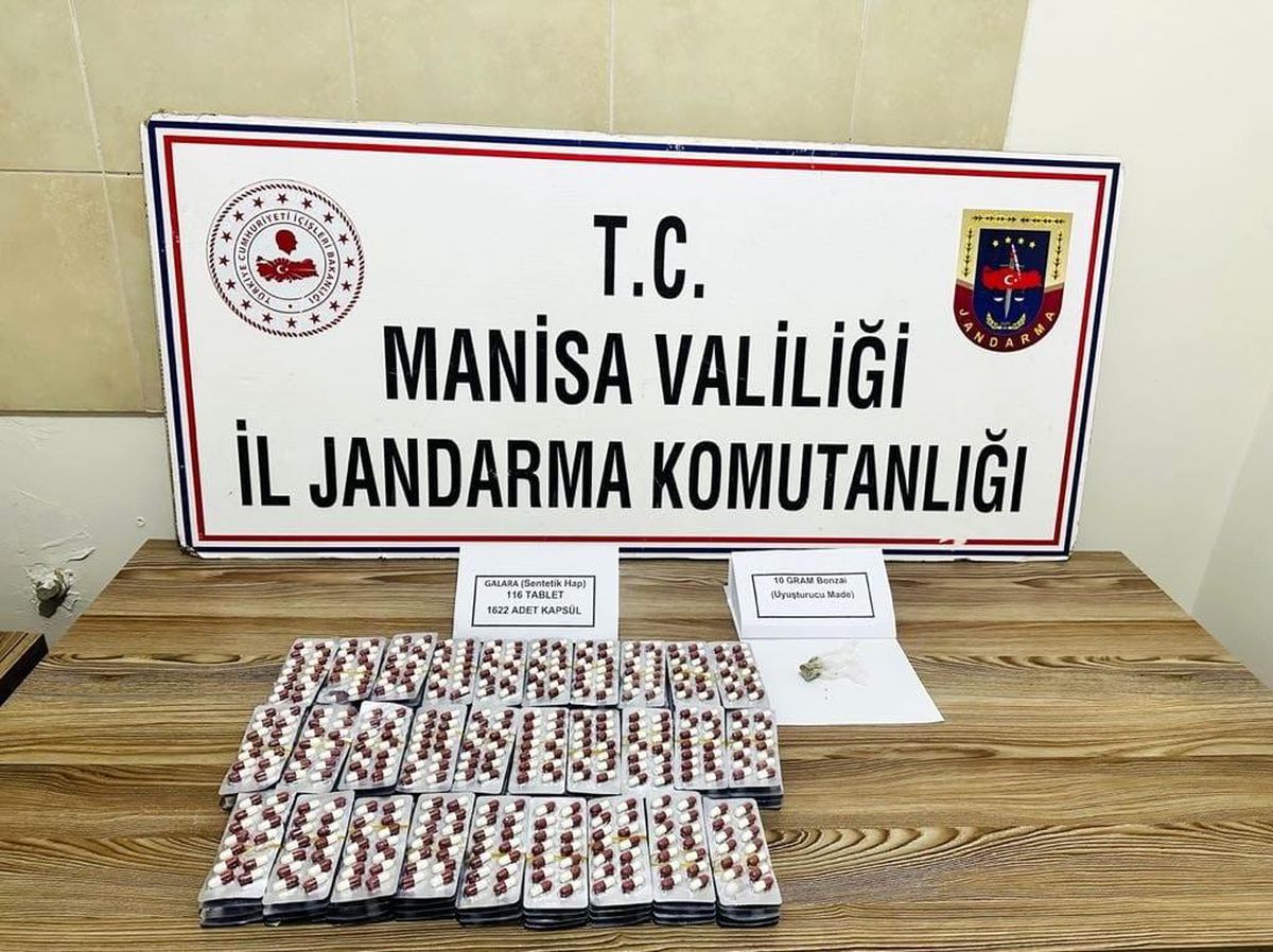 Salihli'de Uyuşturucu Operasyonu: Bin 622 Adet Sentetik Ecza ve 10 Gram Bonzai Ele Geçirildi