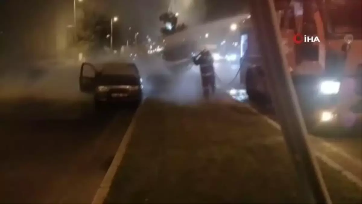 Seyir halindeki otomobil alev topuna döndü: 2 yaralı