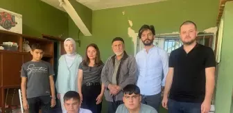 Adana'da yaşlı çift, öğretmen ve öğrenciler tarafından ziyaret edildi