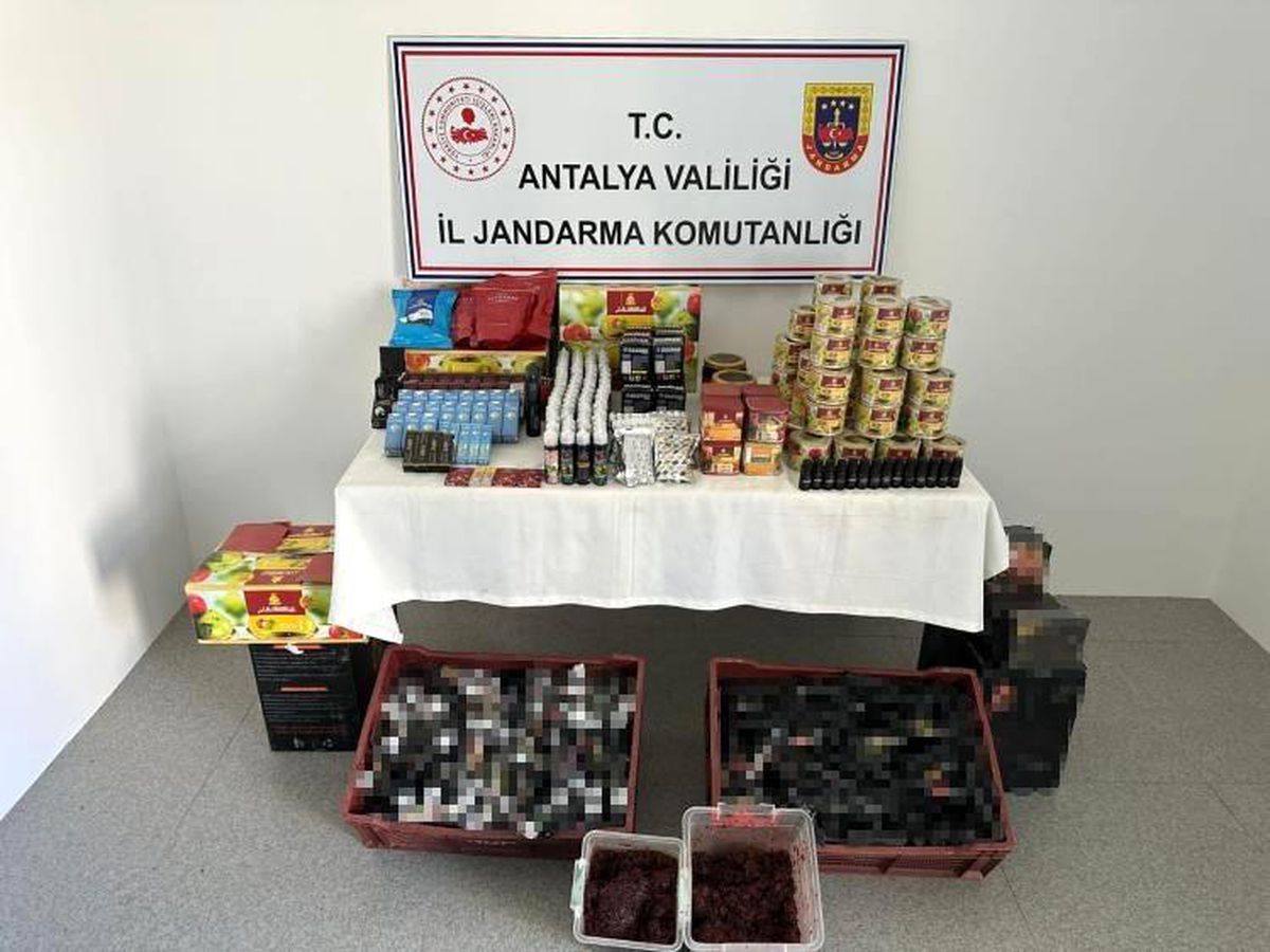 Antalya'da Kaçak Alkol ve Sigara Operasyonu