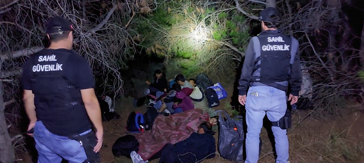 Çanakkale'de Sahil Güvenlik Operasyonu: 61 Kaçak Göçmen Yakalandı