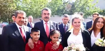 Esenler'de geri dönüşümden elde edilen defterler öğrencilere dağıtıldı
