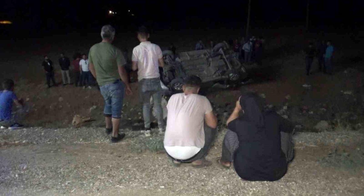 Gaziantep'te eşini hastaneye götürürken kaza yaptı: 1 ölü, 3 yaralı
