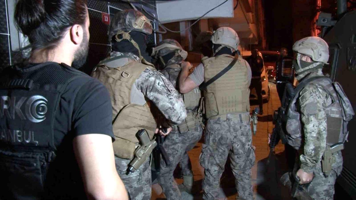 İstanbul'da uyuşturucu tacirlerine yönelik operasyon: Çok sayıda şüpheli gözaltına alındı