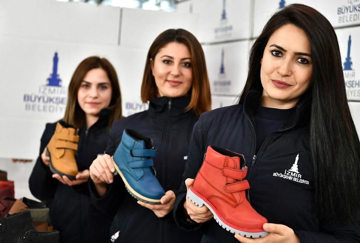İzmir Büyükşehir Belediyesi, Öğrencilere Destek Vermeye Devam Ediyor