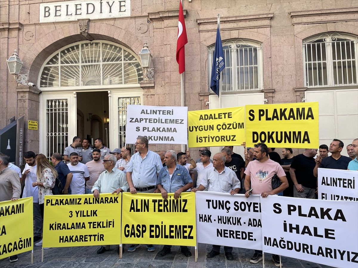 İzmir'de S plaka mağdurları protesto eylemi yaptı