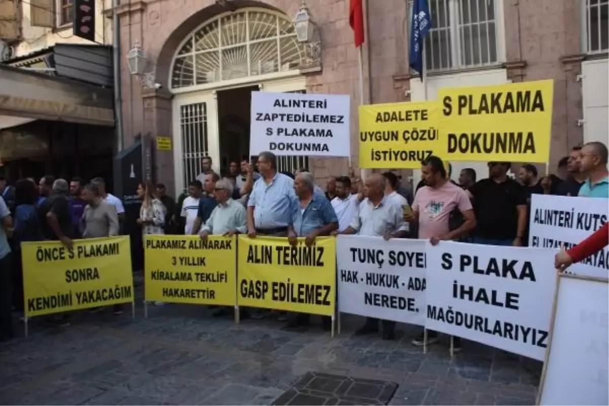 İzmir'de 'S plaka' mağdurları eylem yaptı