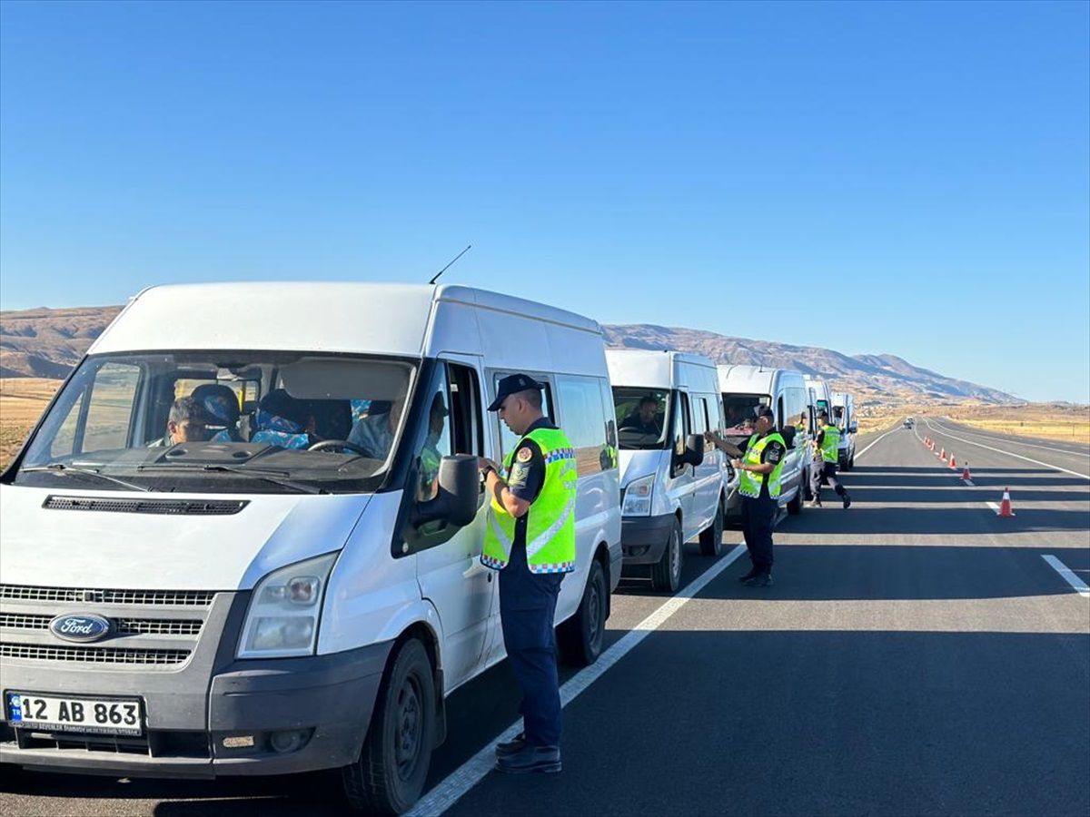 Karlıova'da okul servis araçları denetlendi