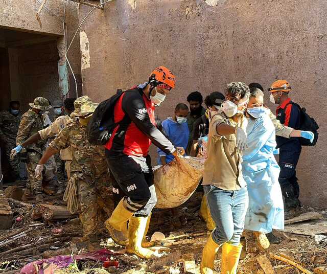 Libya'yı vuran sel felaketinden yeni görüntüler! Azgın sular şehri 25 saniye içinde yutuyor Libya'yı vuran sel felaketinden yeni görüntüler! Azgın sular şehri 25 saniye içinde yutuyor
