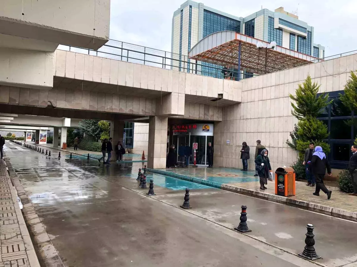 Malatya'da otomobil ile motosikletin karıştığı kazada 1 kişi yaralandı